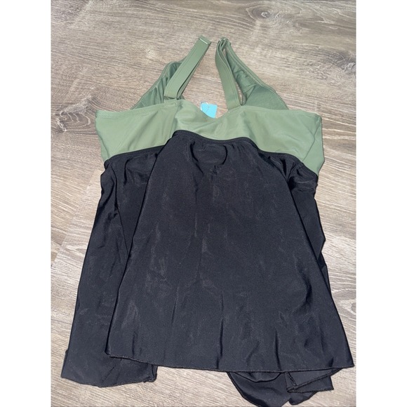 Women's Size Medium Swimming Top Only NWT Green And Black - Picture 3 of 4